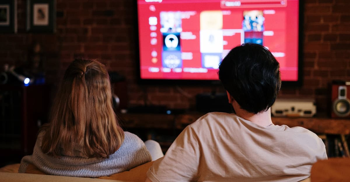 Comparativo de smart TVs: Qual oferece a melhor interface de usuário?